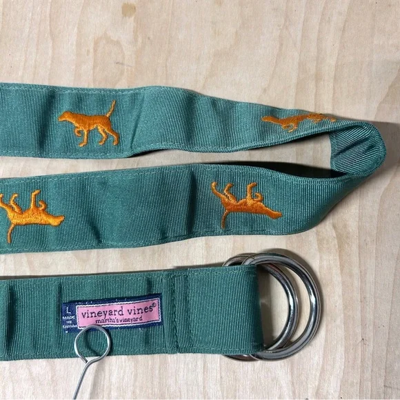 Vineyard Vines D-ring Green Belt with Orange Embroidered Dog Motifs Sz L EUC - Picture 6 of 8